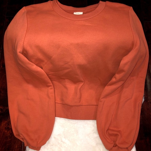 Wide-sleeved sweater. - Picture 1 of 7